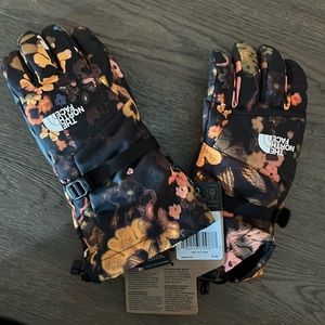 The Northface women’s Montana Futurelight Etip ski gloves